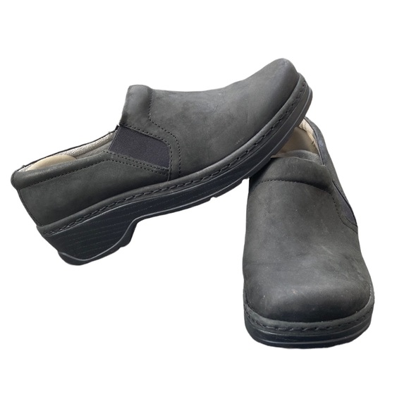 ⚜️Klogs Black Non Slip Work Shoes! - Picture 1 of 10
